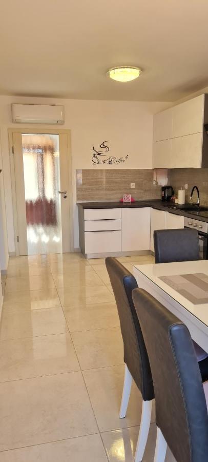 Apartman Tessa Vela Luka Exterior foto